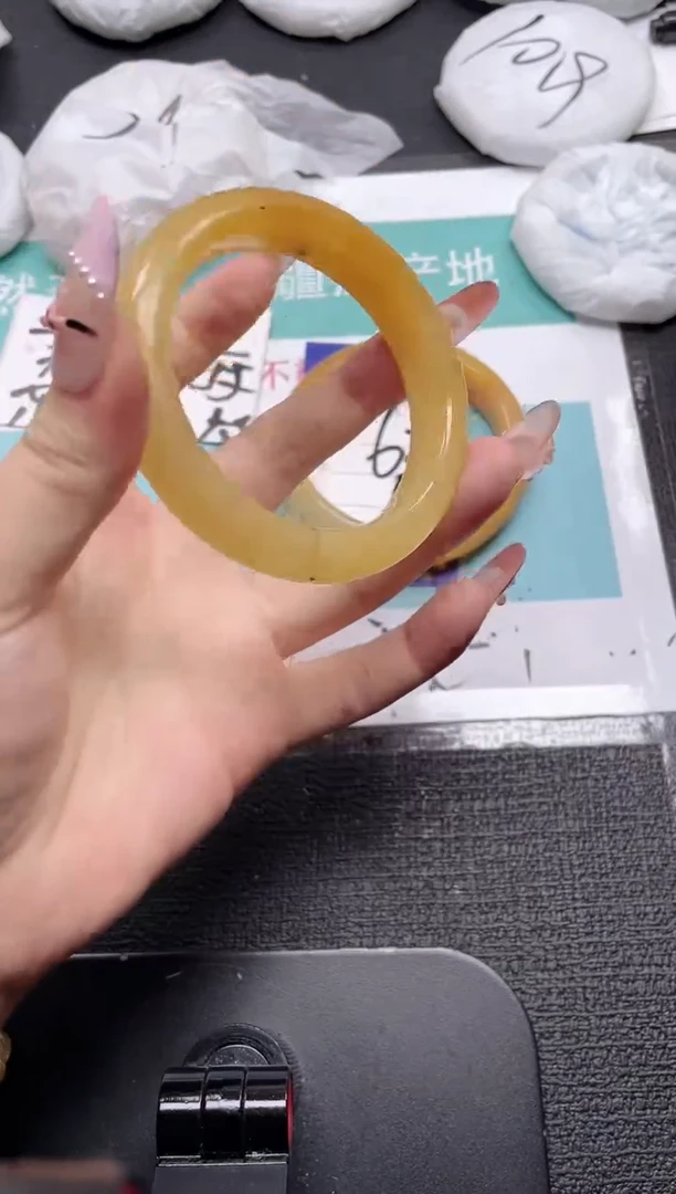 未镶嵌手镯石英质玉240-57