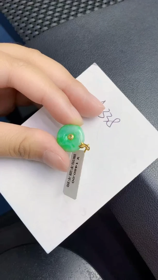 翡翠18K金镶嵌颈饰0000000000