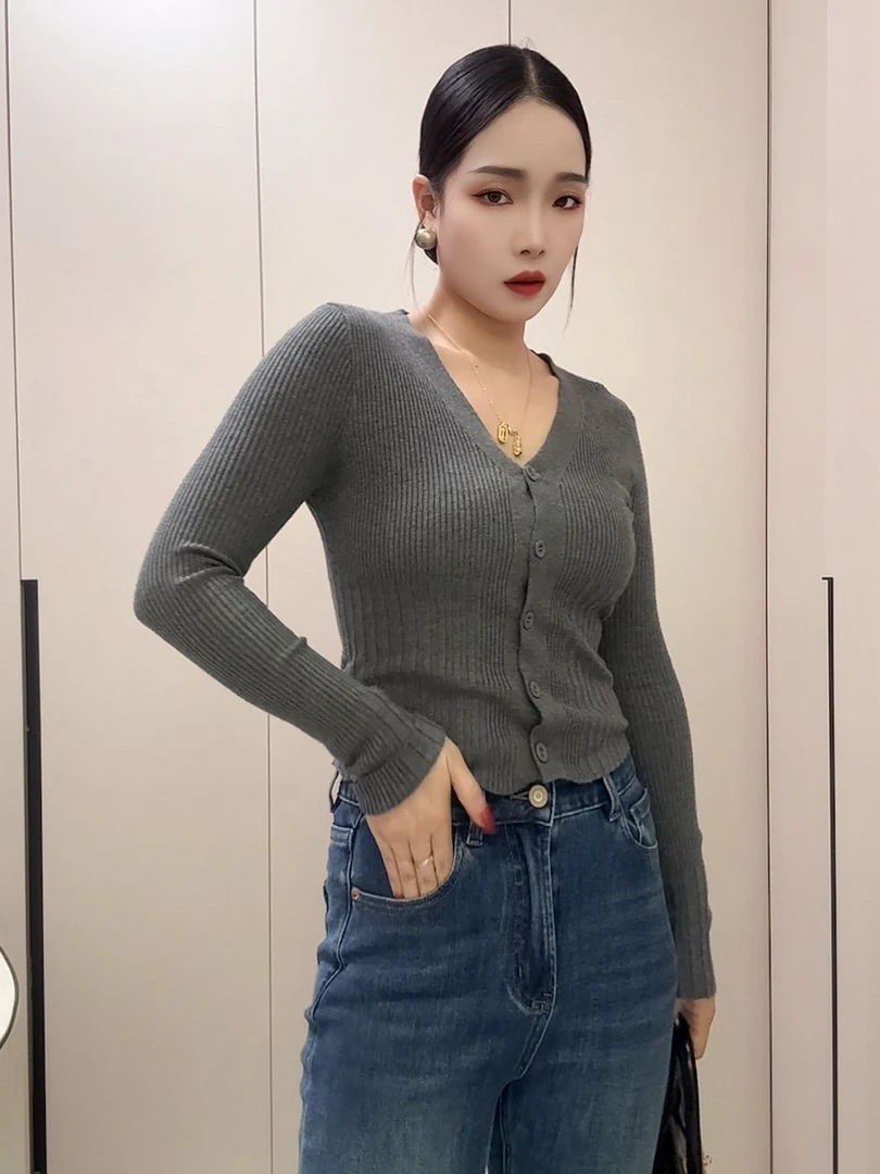 法式气质修身V领长袖内搭女春秋显瘦收腰针织开衫感打底毛衣百搭