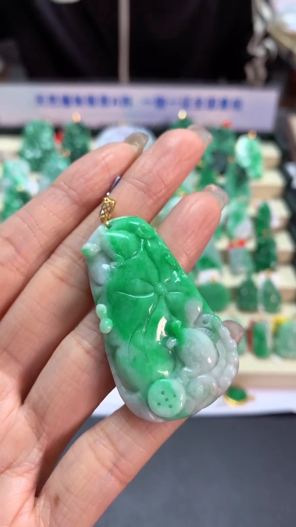 【闪购商品】翡翠吊坠(不含链)18K金镶嵌挂件