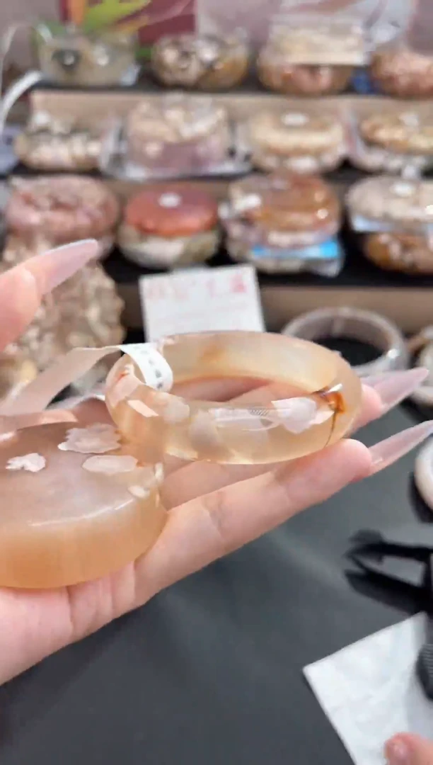 未镶嵌手镯石英质玉50