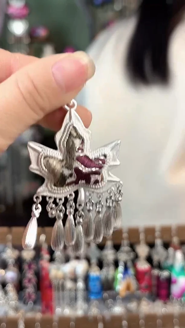 彩云南阁非遗老绣苗银饰品763