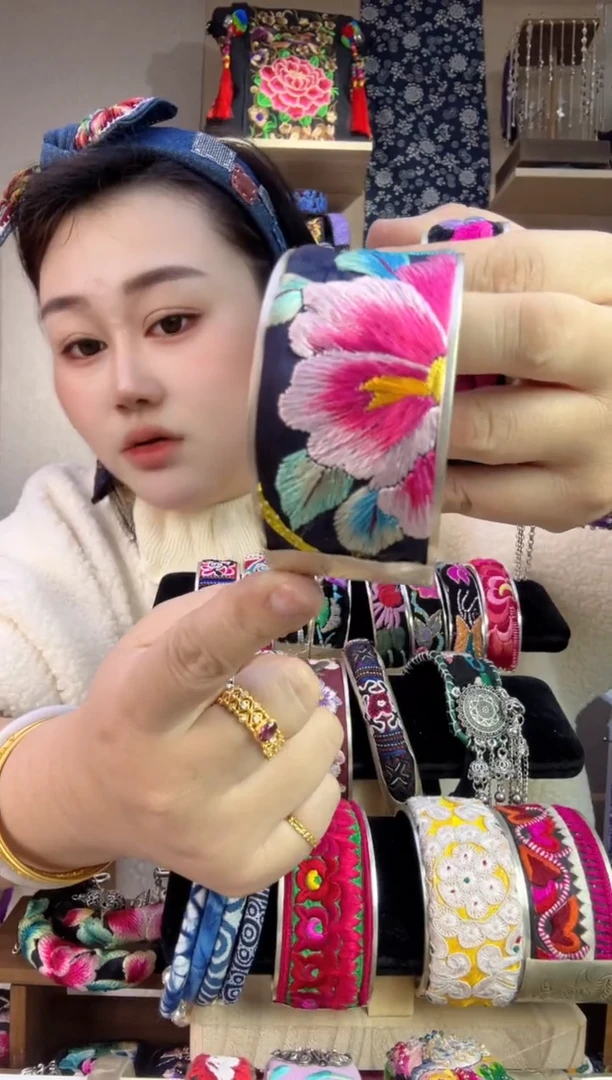 【闪购商品】刺绣纯手工苗绣非遗手镯
