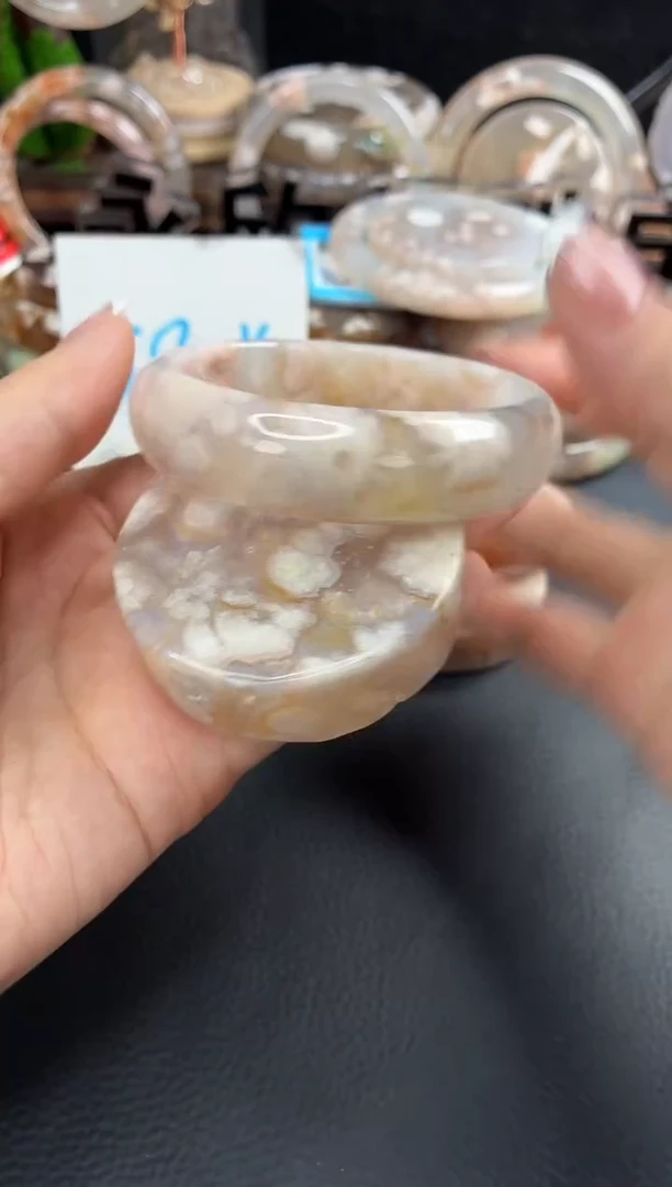 未镶嵌手镯（圆镯）石英质玉55
