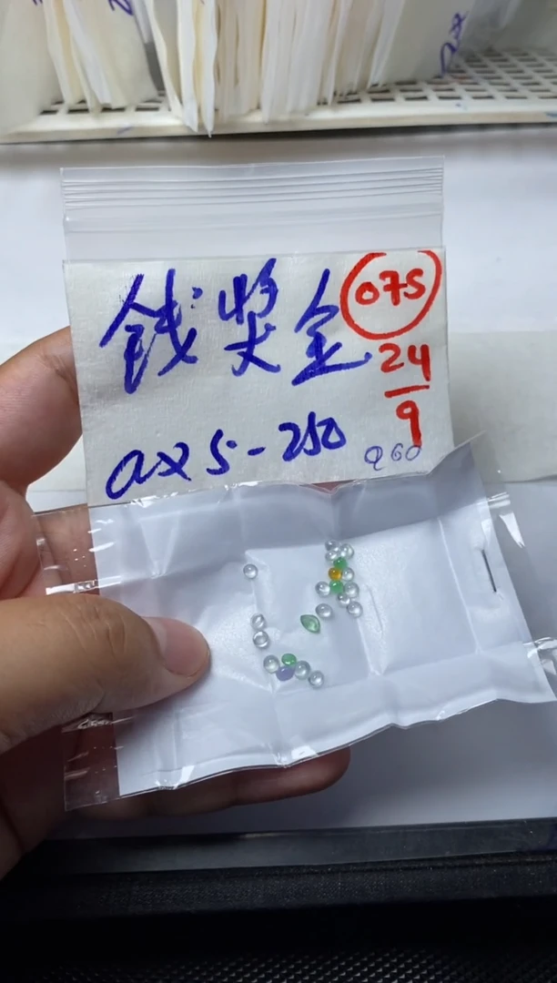 未镶嵌定制翡翠钱*金缅甸天然翡翠A货75