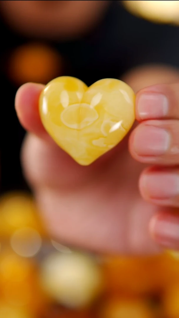 裸石琥珀未镶嵌16.98爱心吊坠