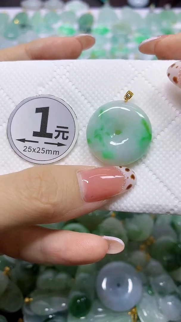 颈饰18K金镶嵌翡翠天然翡翠A货