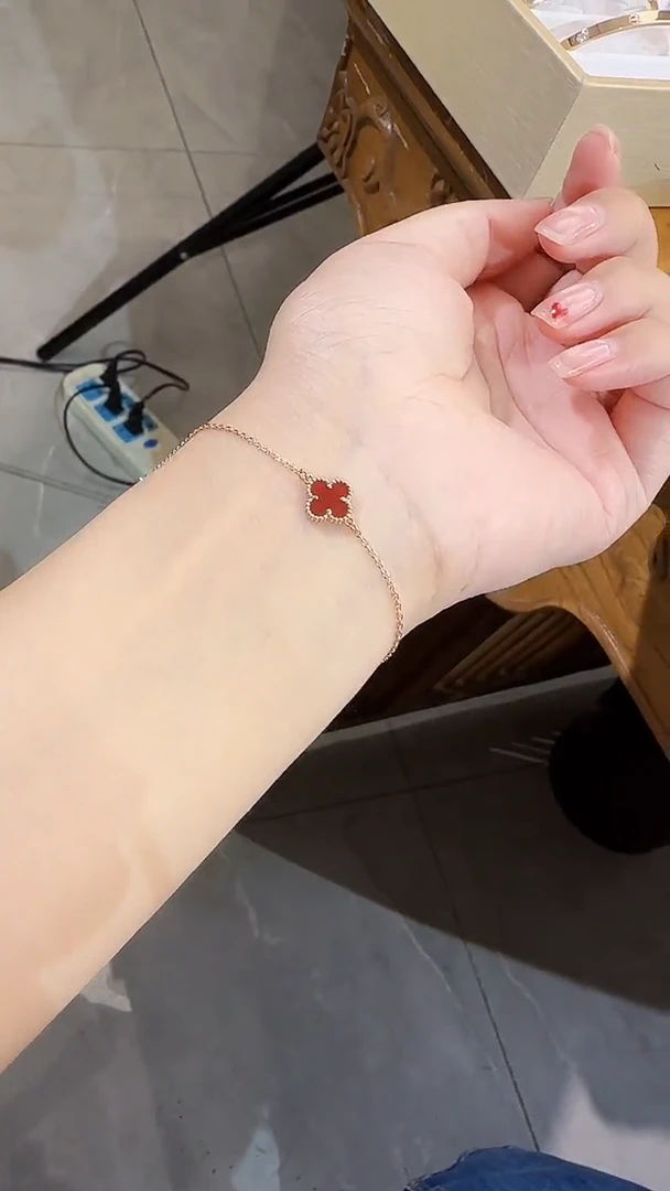 18K金镶嵌手链玛瑙/玉髓k红