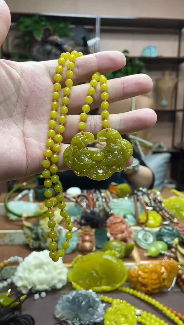 未镶嵌岫玉吊坠多样性发货发其中之一