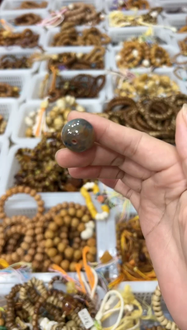 蜜蜡吊坠(赠链)未镶嵌I*a地球蓝1个