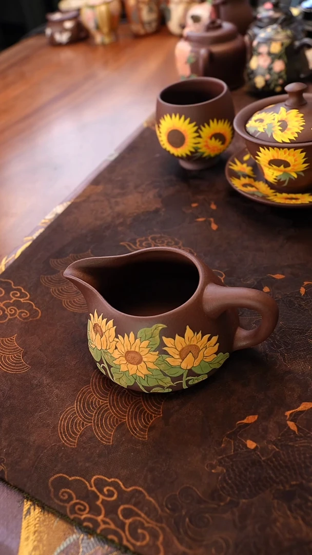 紫砂茶宠向阳而生公道