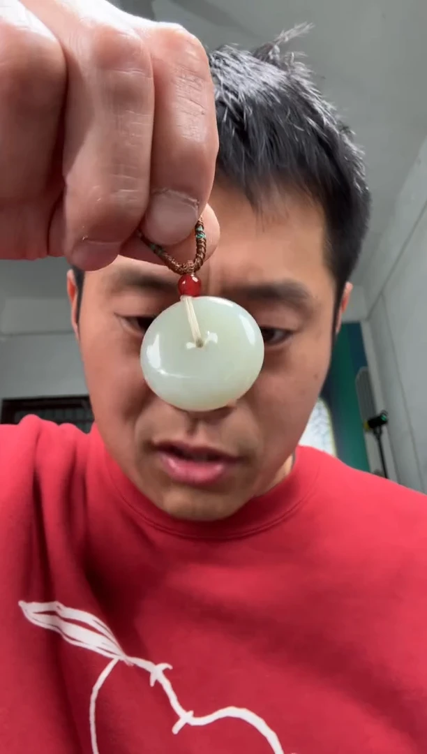 颈饰未镶嵌和田玉吊坠