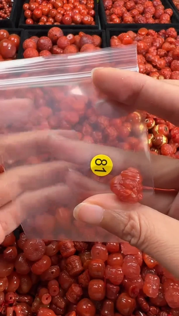 南红玛瑙未镶嵌颈饰1