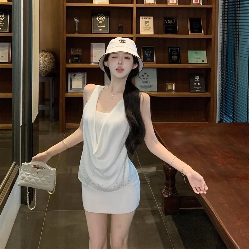 白色烫钻荡领无袖背心连衣裙女夏季纯欲收腰针织裙子显瘦包臀短裙