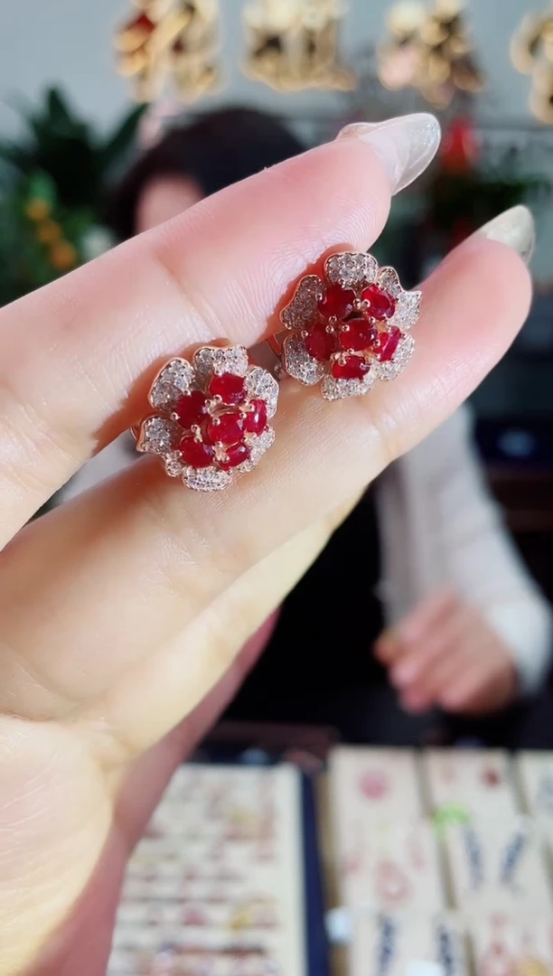 【闪购商品】红宝石耳饰银S925镶嵌耳饰