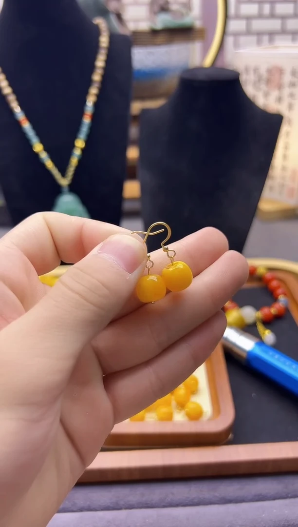 14K金镶嵌蜜蜡耳饰E01