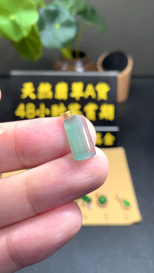 颈饰18K金镶嵌翡翠翡翠A货