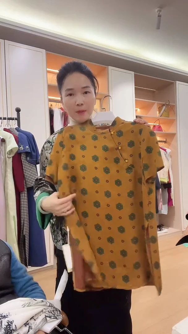 织绣真丝香云纱定制款上衣 399 均码