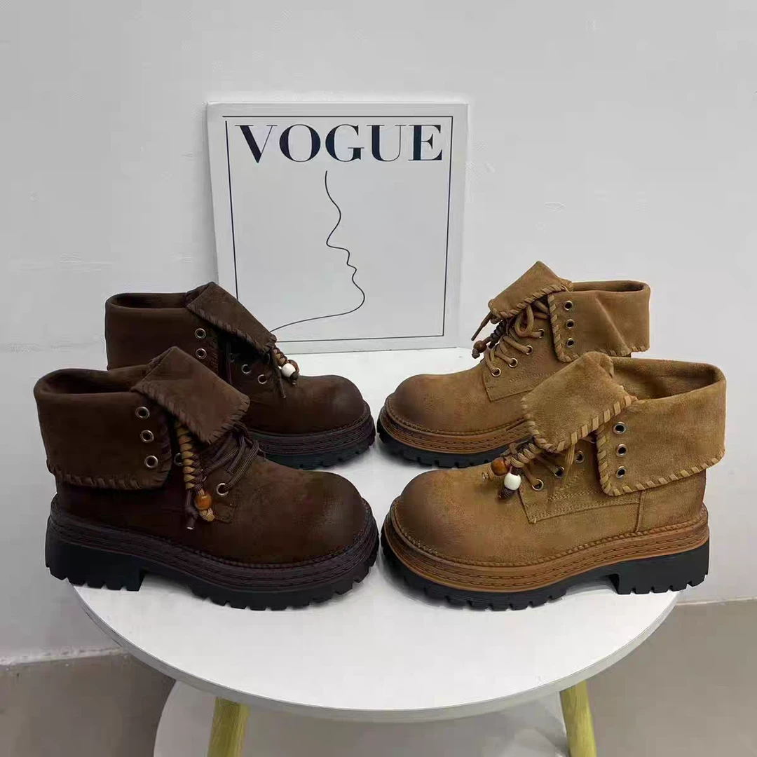 秋冬时尚英伦风女士厚底复古圆头短款马丁靴百搭