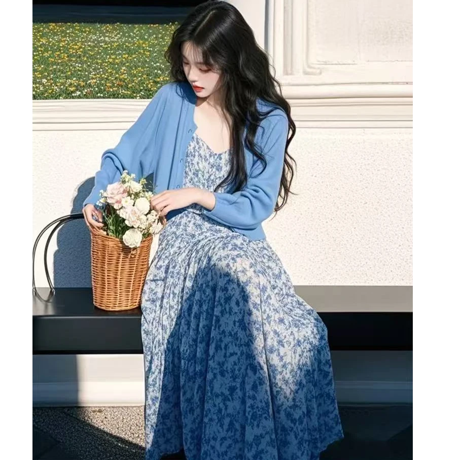 2025春季多巴胺穿搭小个子漂亮高级感小香风蓝色碎花吊带裙女套装