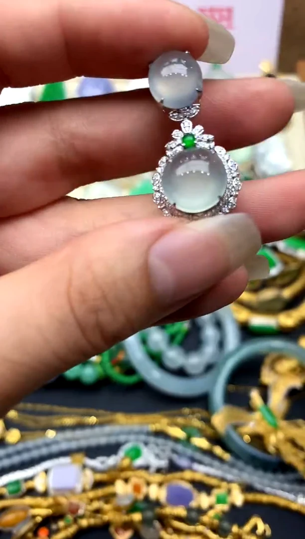 颈饰18K金镶嵌翡翠436-中国好珍宝
