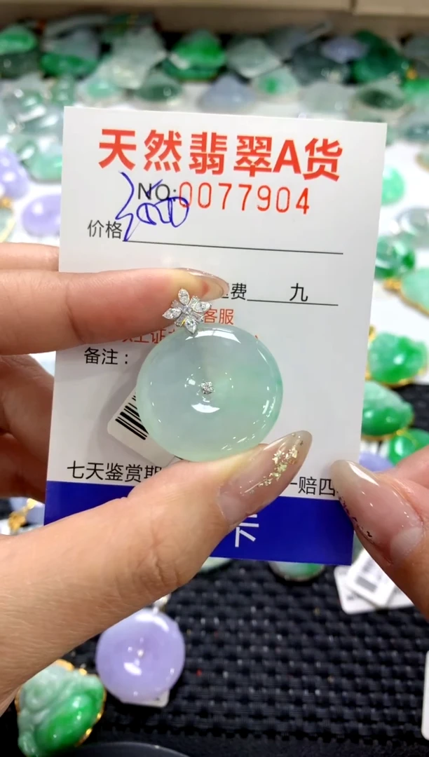 颈饰18K金镶嵌翡翠1111111111111111