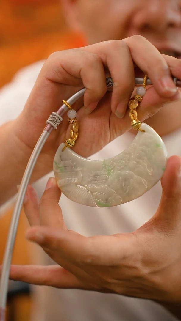 翡翠未镶嵌颈饰24小时内发货质保A货