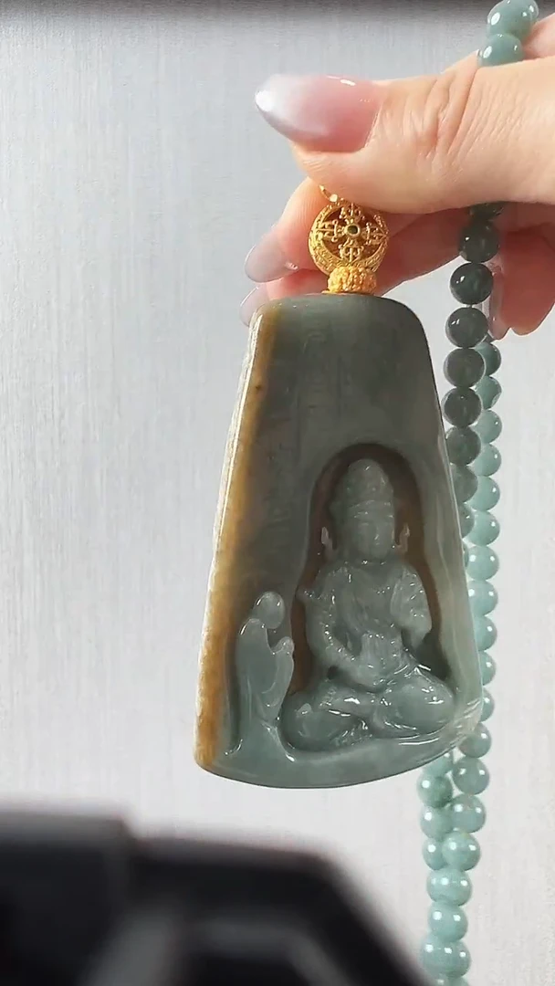翡翠未镶嵌颈饰观音