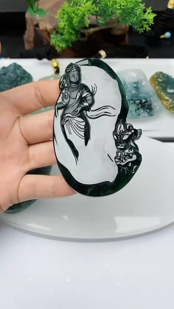 【闪购商品】翡翠颈饰未镶嵌