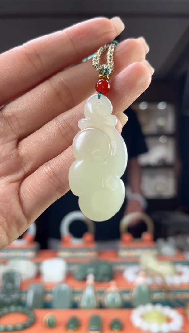 和田玉未镶嵌颈饰1