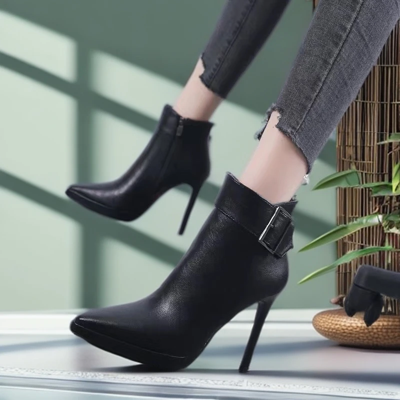 百搭韩版超高跟白色纯色女黑色冬季橡胶跟鞋马丁靴尖头单靴靴子