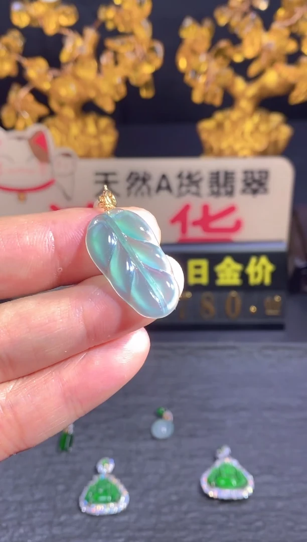 翡翠未镶嵌颈饰