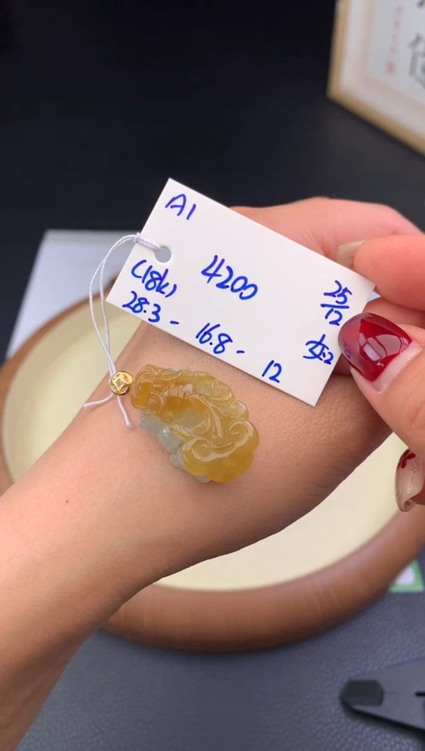 颈饰18K金镶嵌翡翠假一赔三 挂件