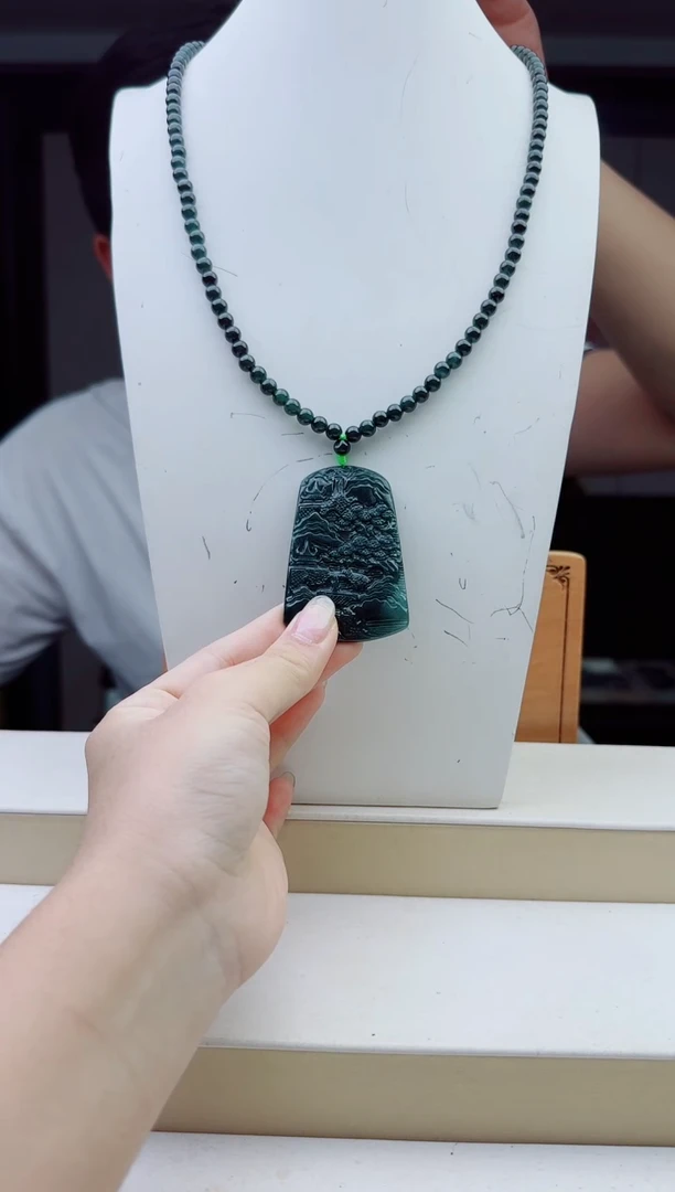 颈饰未镶嵌翡翠多样性发其中一