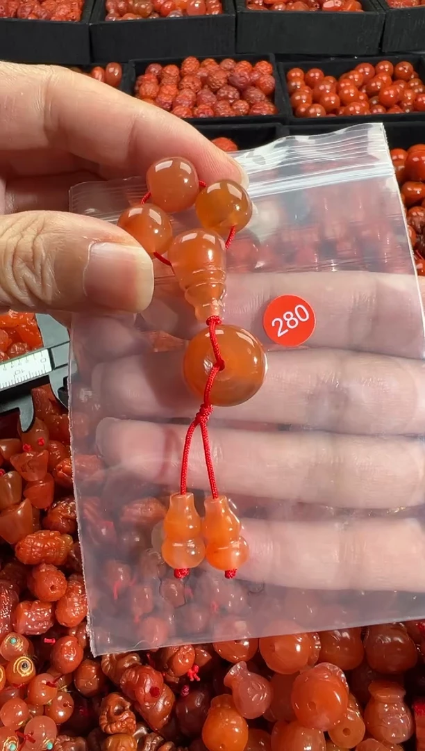 南红玛瑙未镶嵌颈饰1