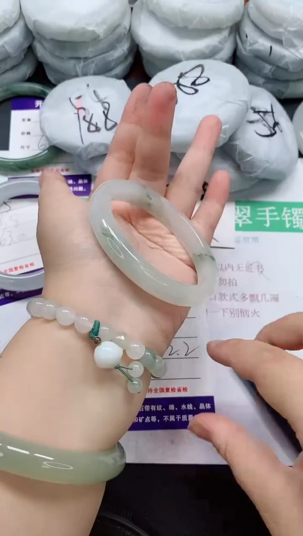 未镶嵌手镯石英质玉46/62-63