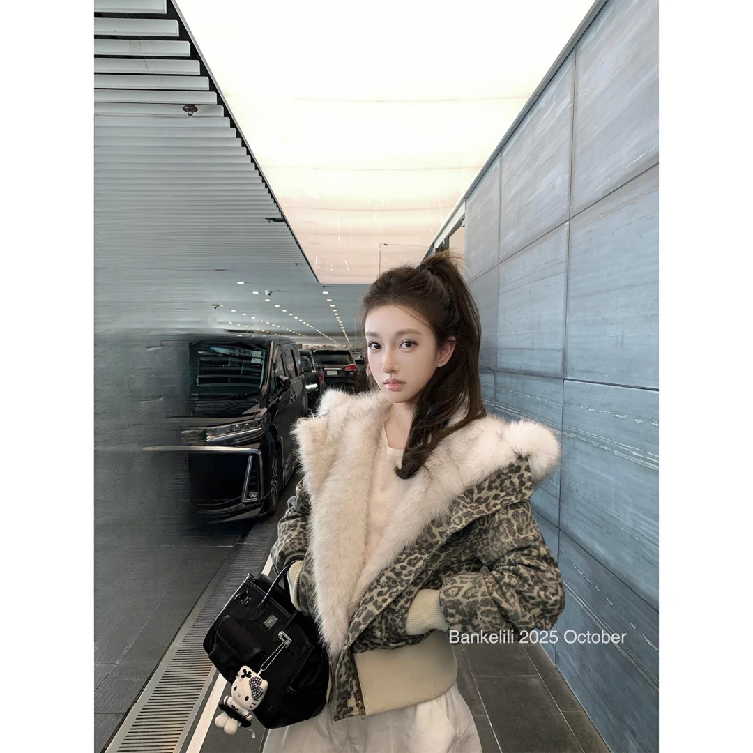 2025秋冬新款'曼城旧事'巨好看百搭连帽大毛领斜拉链棉服外套