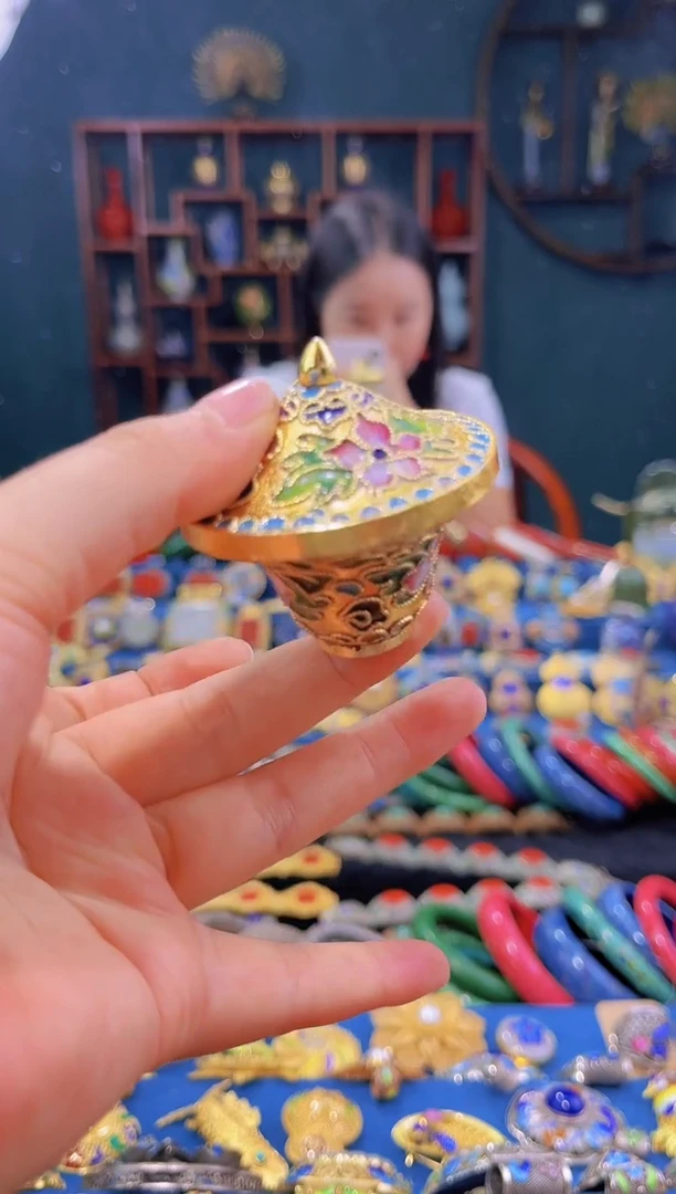 非遗 景泰蓝金地罐