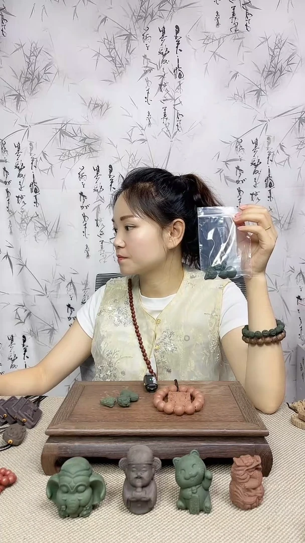 泥塑余青龙醒心  配   饰