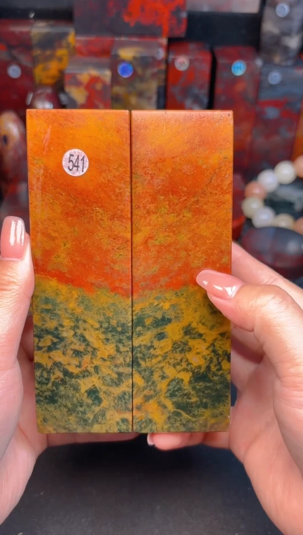 玉桂林鸡血玉印章摆件541