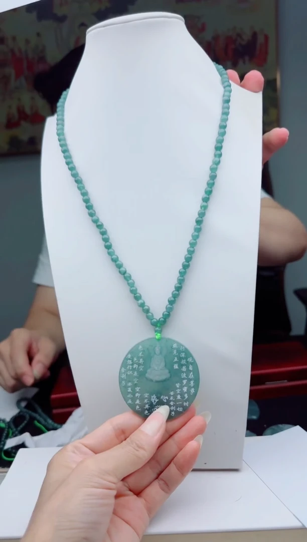 翡翠未镶嵌颈饰多样性发其一