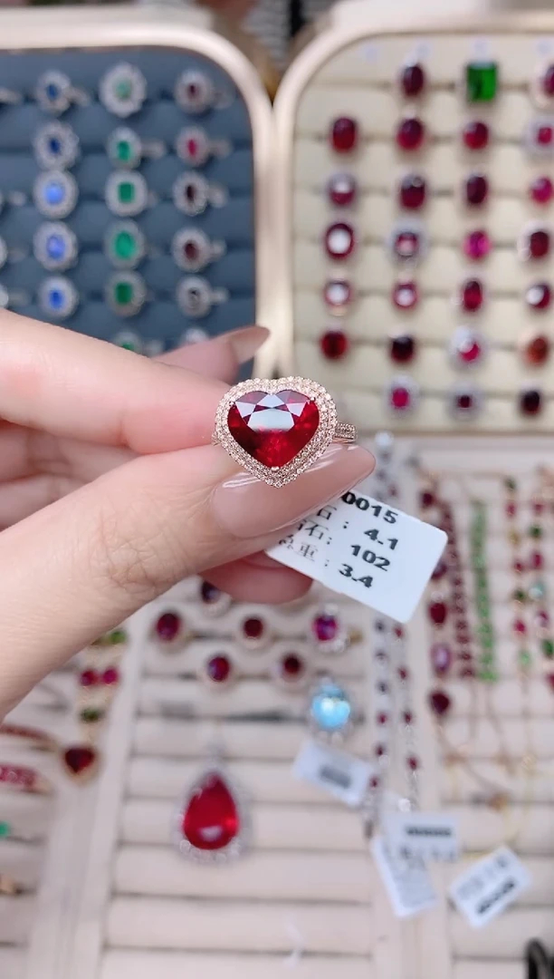 碧玺戒指18K金镶嵌鸽血红4.1ct