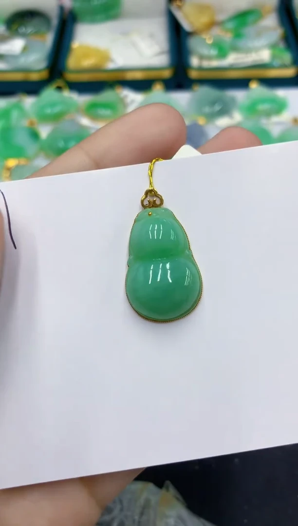 颈饰18K金镶嵌翡翠翡翠