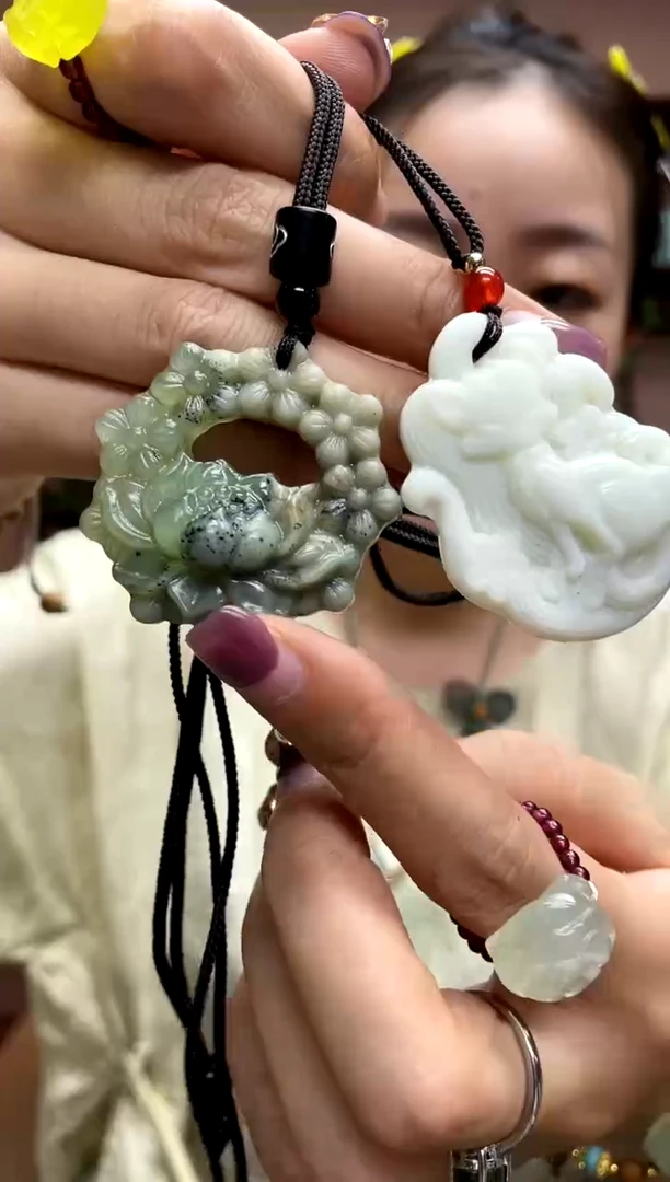 岫玉未镶嵌吊坠·