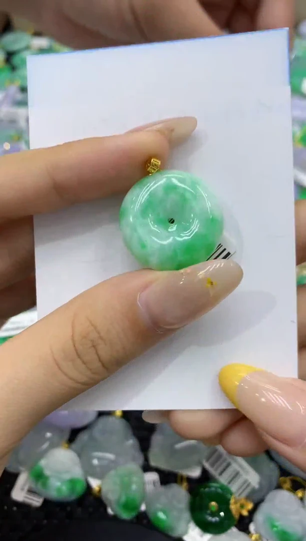 颈饰18K金镶嵌翡翠天然麻烦翡翠A货