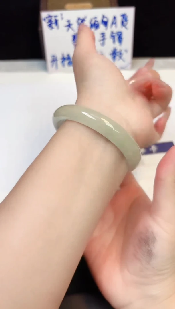 翡翠手镯未镶嵌38