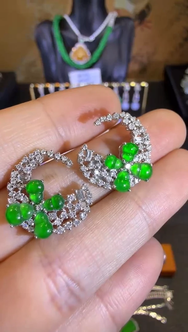 【闪购商品】翡翠耳饰18K金镶嵌高冰帝王绿葫芦设计款耳坠