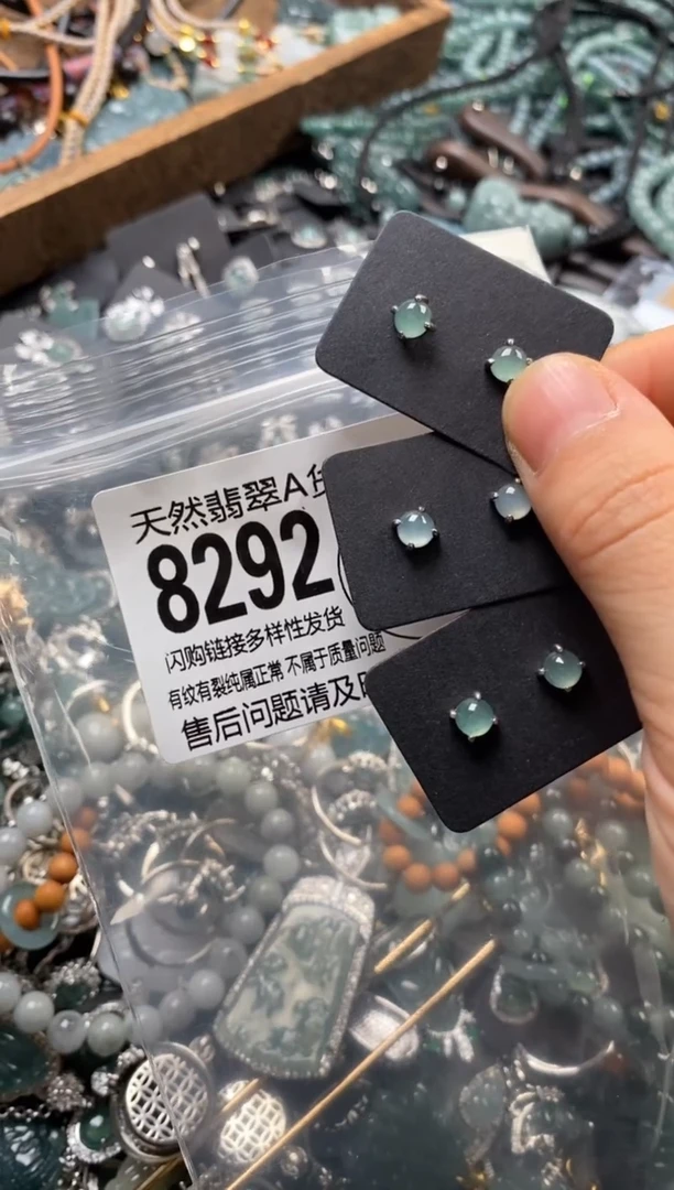 翡翠未镶嵌颈饰多样性发其一8292