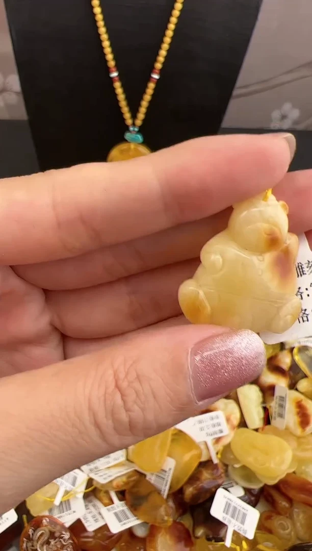 【闪购商品】琥珀裸石未镶嵌10122078-吊坠
