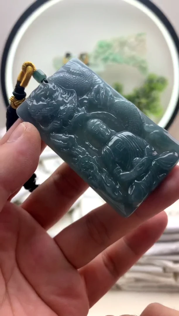 颈饰未镶嵌翡翠大日如来